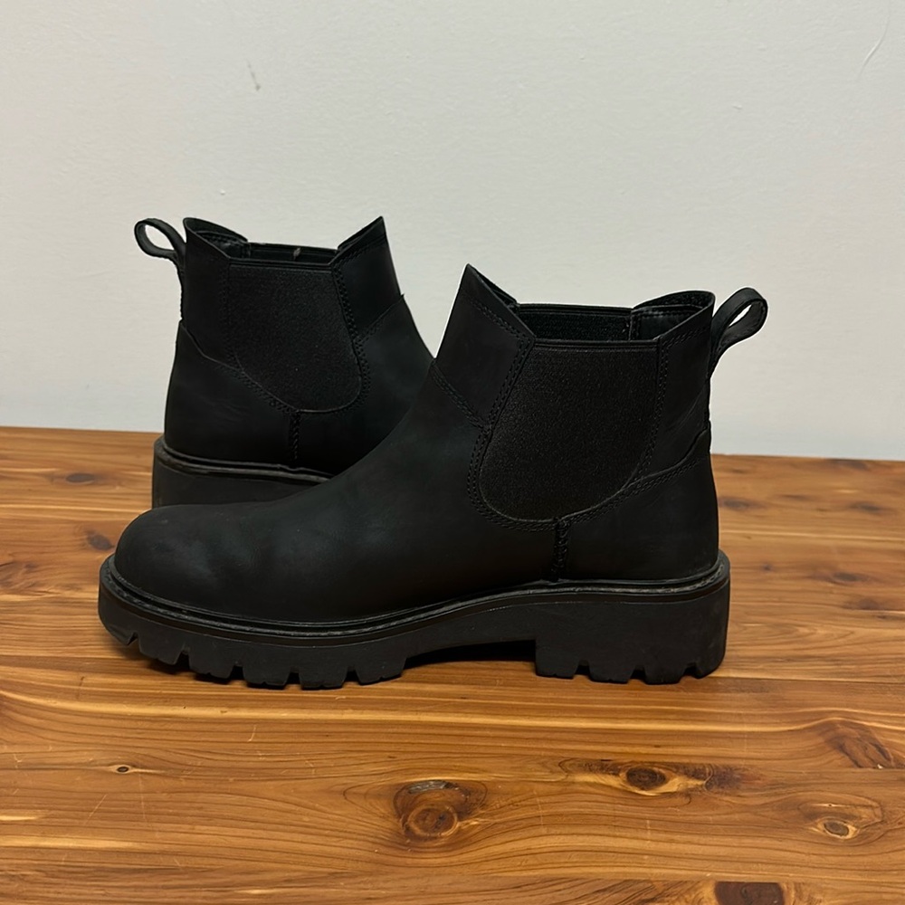 Ugg Chelsea Boot